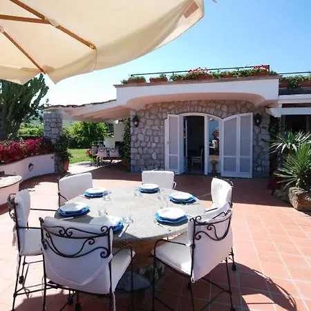 Villa Sorrento Sleeps 9 Air Con